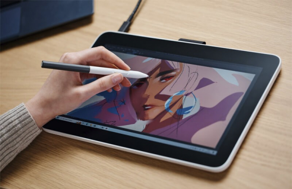 Обзор Wacom One 13: достойного планшета для художников и графических дизайнеров