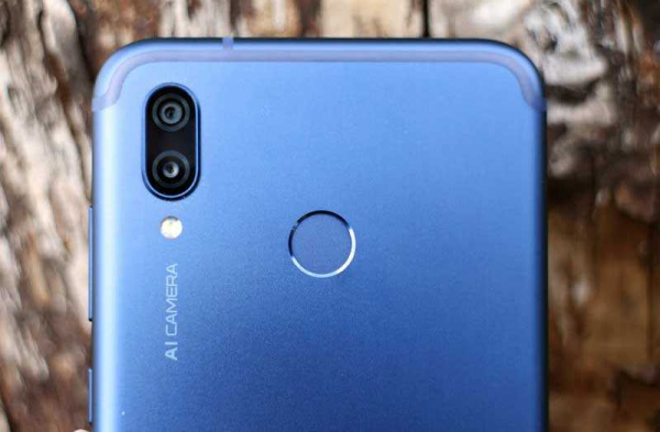 Первый обзор Honor Play: телефон для геймеров