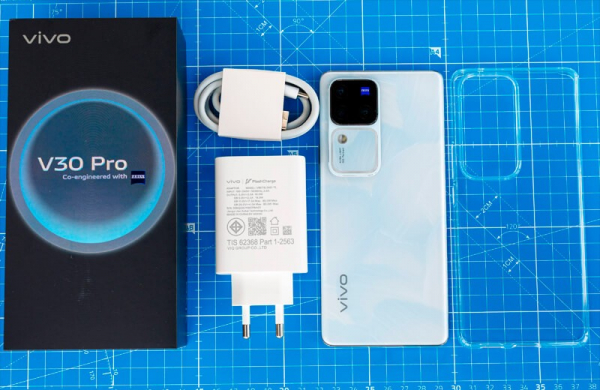 Обзор Vivo V30 Pro: достойного смартфона для съёмки фото с подсветкой Aura Light