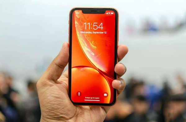 Первый обзор iPhone XR: флагманский iPhone за меньшую цену