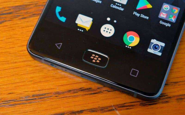 Обзор BlackBerry Motion — Представительный Android-смартфон без особых отличий