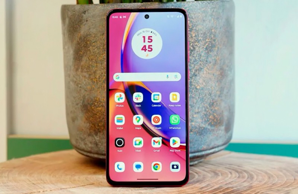 Обзор Motorola Moto G84: смартфона по бюджету с хорошим дисплеем и аккумулятором